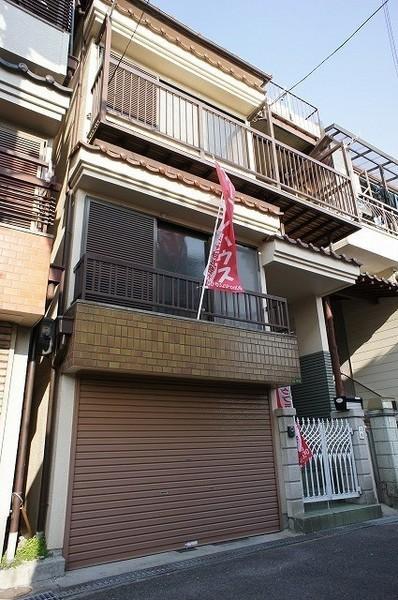 Local photos, including front road. With rooftop terrace can also cool of the evening ☆ 