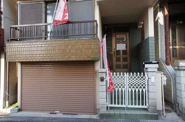 Parking lot. With shutter garage to protect the important car ☆ 