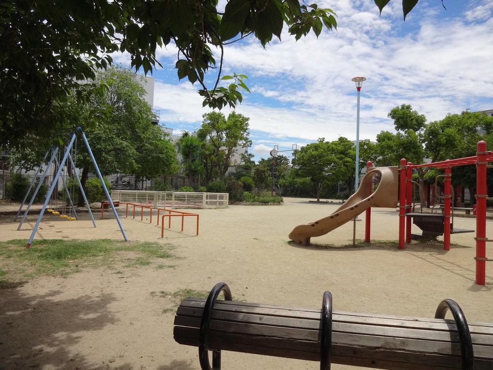 park. With 100m small children to Nishiawaji park, Reasonable distance to every day of your walk