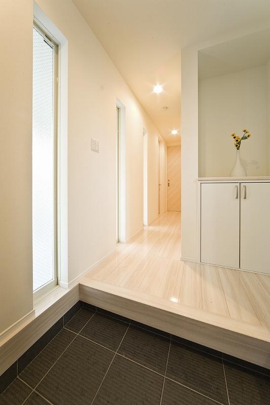 Building plan example (introspection photo). Sunbeams will be suggestions also were from a sample that has been colorfully prepared if you can tell they want finish the front door tile and flooring of white I finished in a modern feel what kind of atmosphere of the entrance black plug