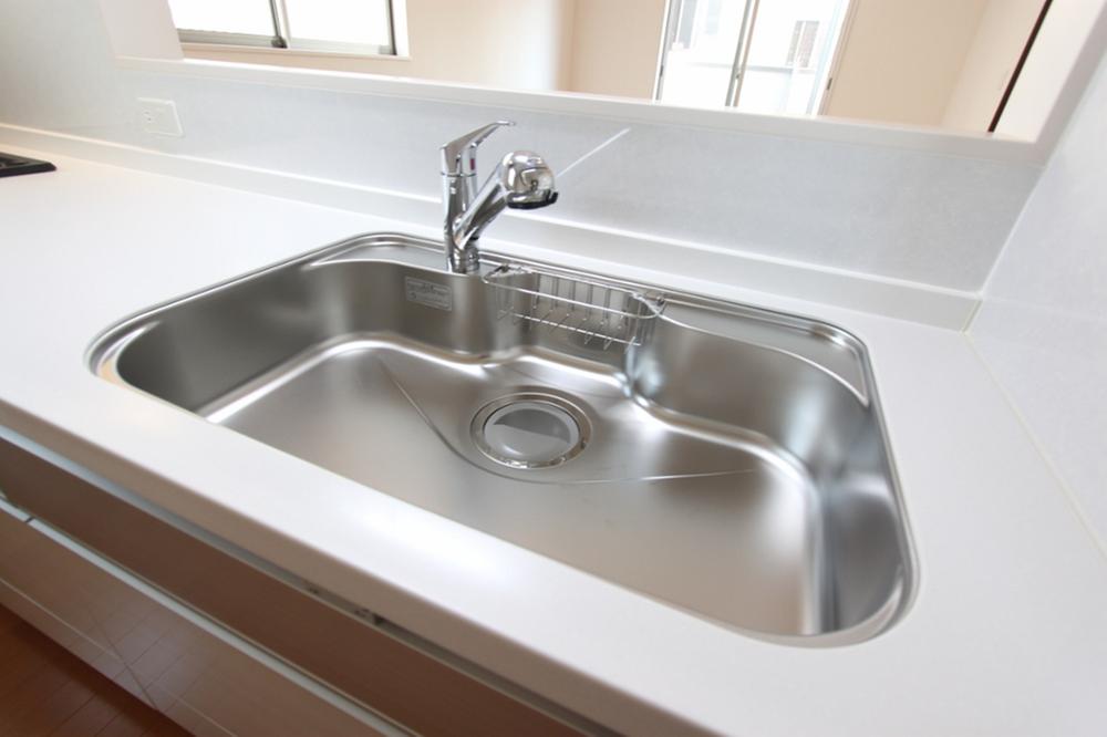 Kitchen.  ◆ kitchen sink