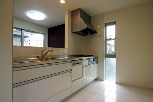 Building plan example (introspection photo). Face-to-face kitchen unique, Dishes making while enjoying the conversation. Repatori is also more likely to. (Construction Case Study)