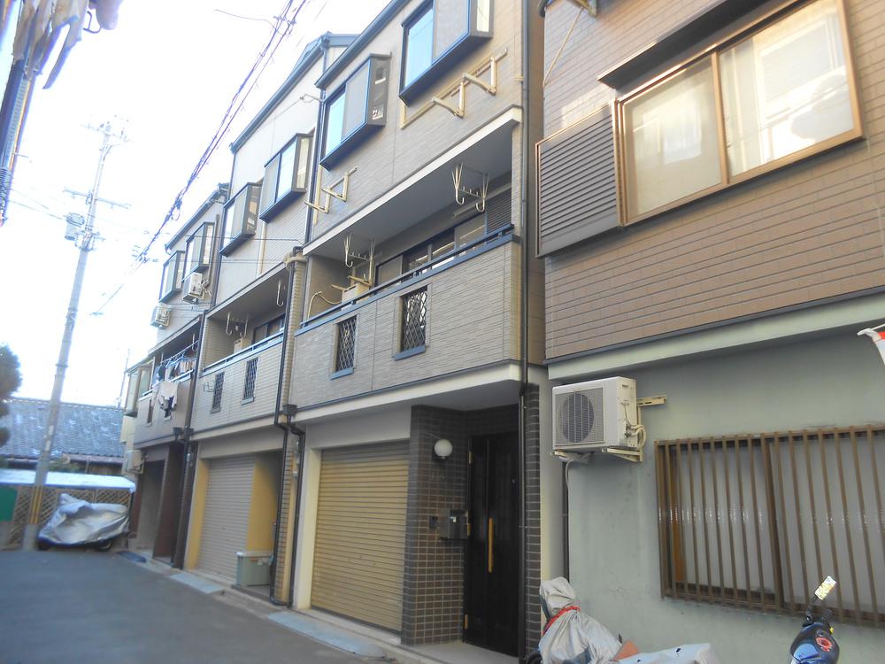 Local appearance photo. Since it is lined with buildings that were built in the day preeminent same era, It has become a familiar environment