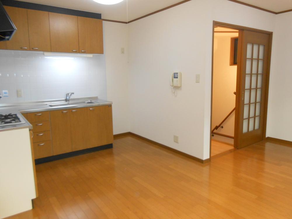 Living. Living spacious flooring in shiny day preeminent! 