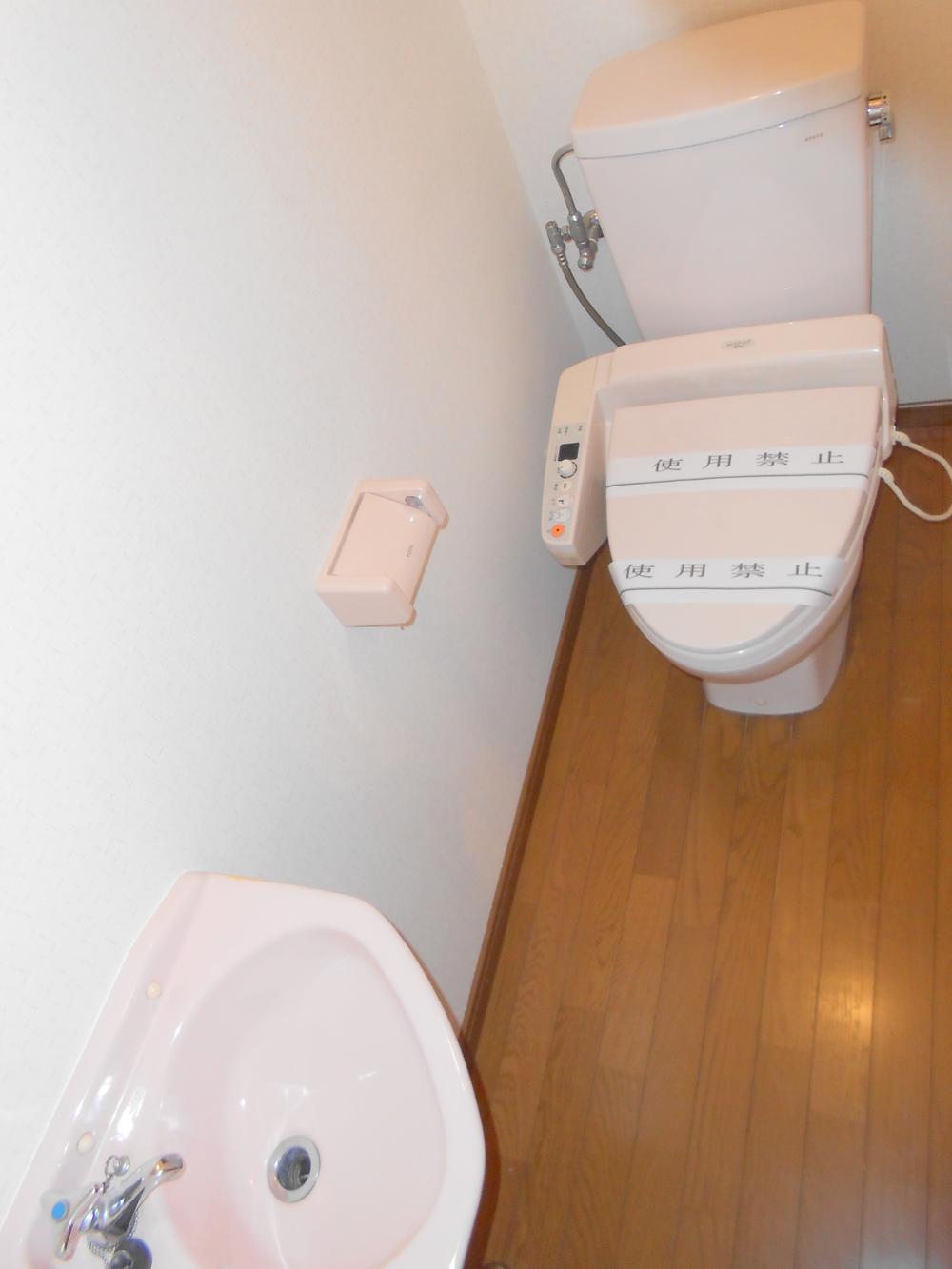 Toilet. Restroom in the toilet and the integral is the usability is good in together