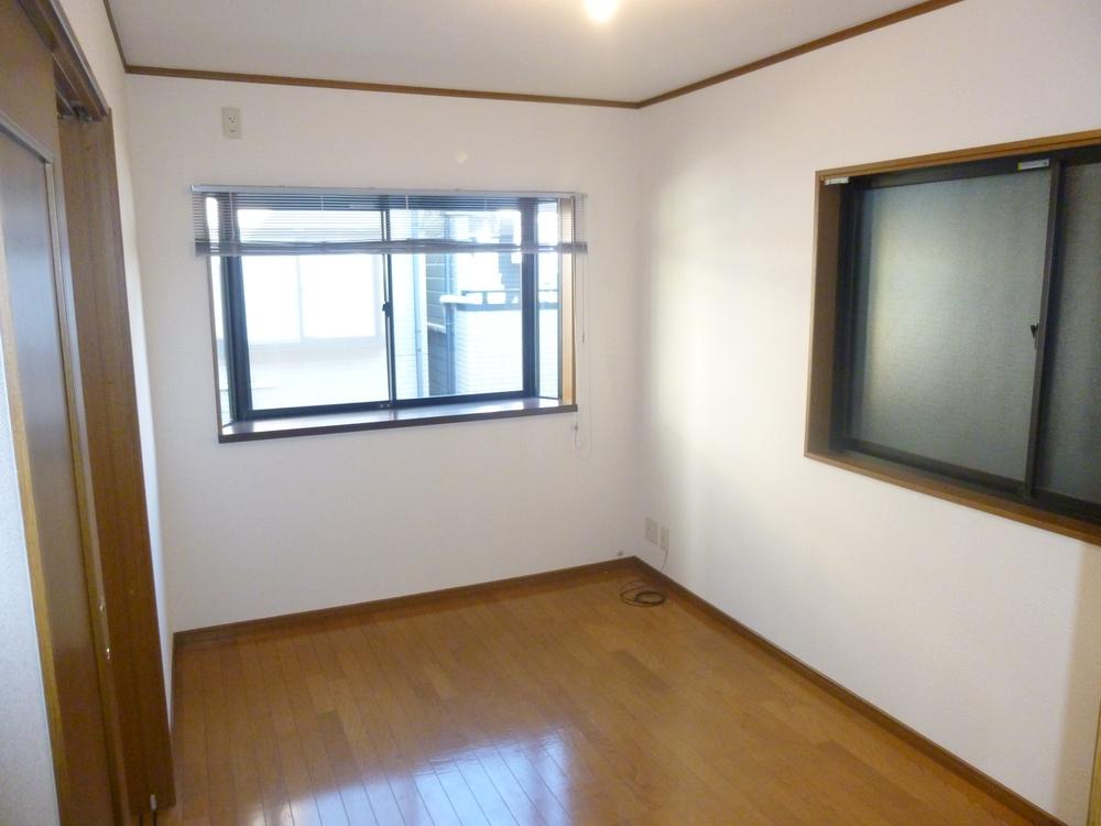 Non-living room. Cross is also beautiful in each room spacious