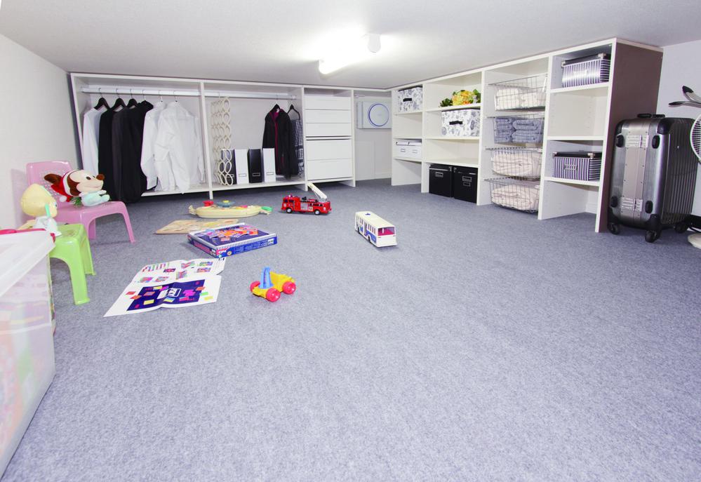 Receipt. Storage of Fujihisa "Renaiss", Ultra-large underfloor storage seasonal, Storage capacity is excellent, such as those of the children that are no longer used.