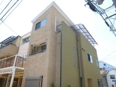 Local appearance photo. It has become the corner dwelling unit