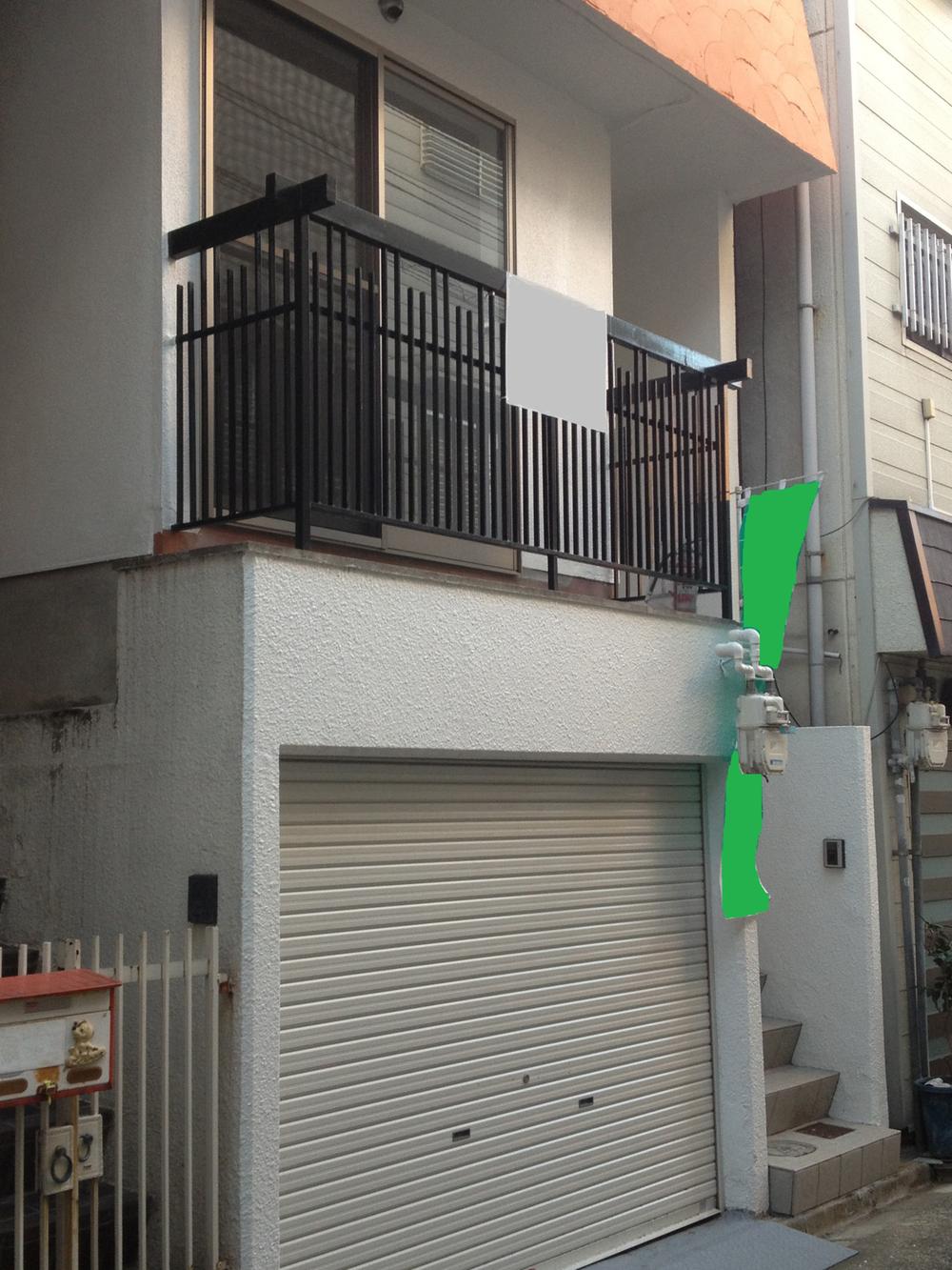 Local appearance photo. It finished in bright colors