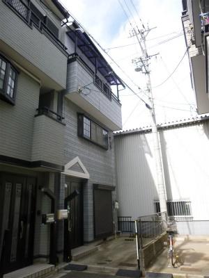 Local appearance photo. Local (11 May 2013) Shooting It is also possible parking ordinary car in the parking space.