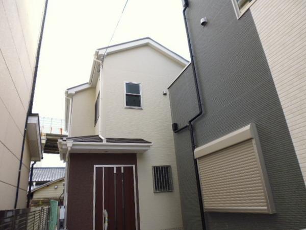 Local appearance photo. An 8-minute walk station, With solar panels