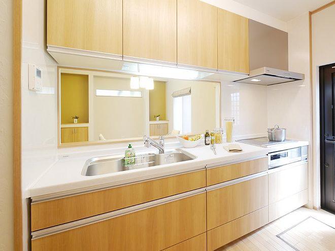 Kitchen. Face-to-face kitchen that can happily housework while taking your family and communication.  [Other construction site]