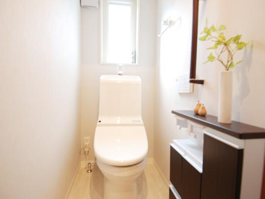 Toilet. In the vicinity of the bedroom, Standard adopted a convenient second floor toilet at the time of visitor.  [Other construction site]