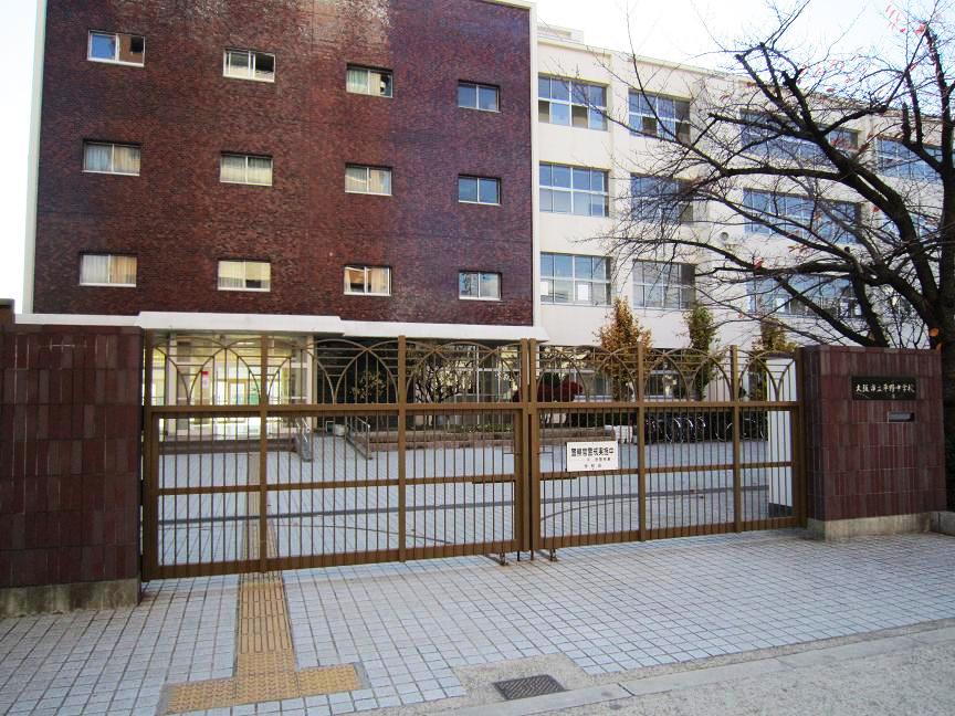 Other. Plain junior high school (junior high school) 2-minute walk