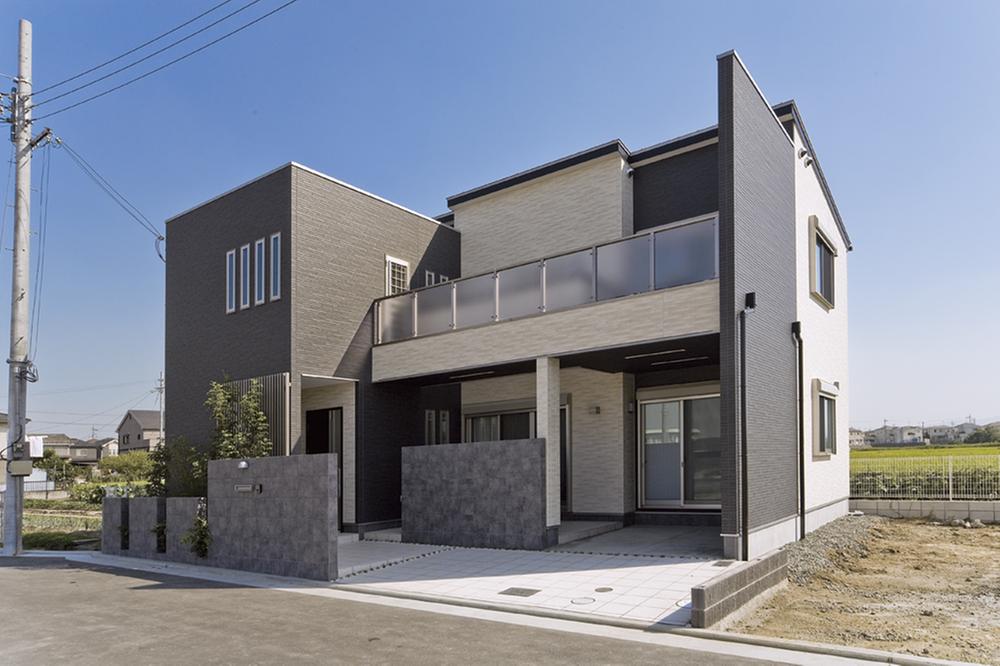 Model house photo.  [Building plan example appearance] Model house frontage is wide off a profound feeling. Even more than the appearance, Attention to sophisticated introspection