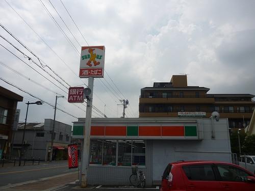 Convenience store. 410m until Thanksgiving Kamishogakuji shop