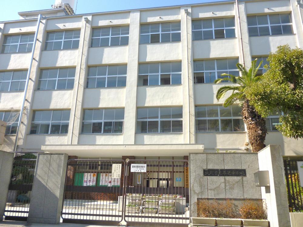 Junior high school. Osaka 500m enrollment to stand Kire Junior High School: first-year students 240 people Sophomore 271 people 3-year 238 people Total 749 people (May 1, 2012 currently)