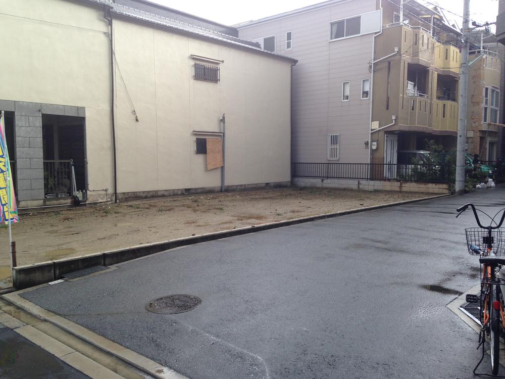 Local appearance photo. A quiet residential area