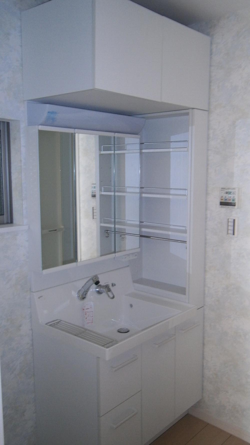 Other. Independent wash basin