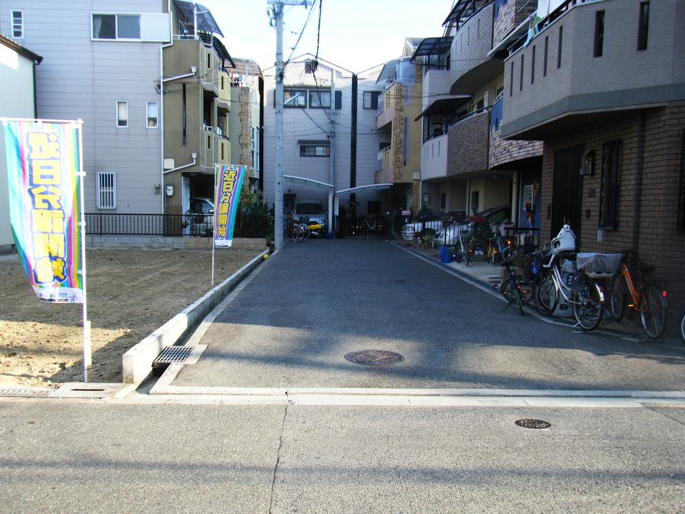 Local photos, including front road. Please spend a relaxed time in a quiet residential area.