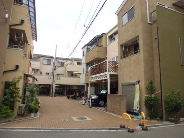 Local appearance photo. Corner lot. "Kireuriwari" walk to the station 11 minutes.