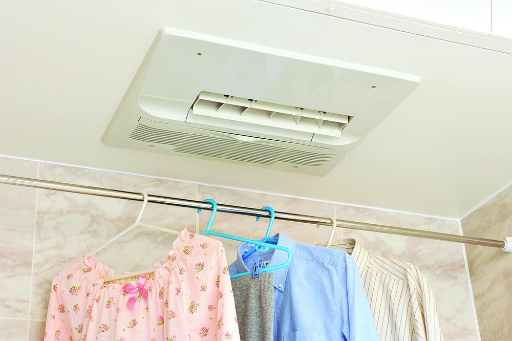 Cooling and heating ・ Air conditioning. Clothes drying in Kawakku equipped ・ Bathroom heating ・ Bathroom Dryer ・ Cool breeze is possible operation. It is also a breeze dry your laundry in the rainy season. You can also heating at the time of bathing, It is also safe? Please elderly. Cool breeze operation is useful at the time of the summer bathing.