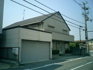 Local photos, including front road. Local (September 2013), shooting (from the east)