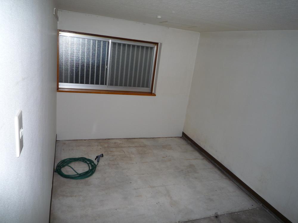 Parking lot. Local (12 May 2013) Shooting