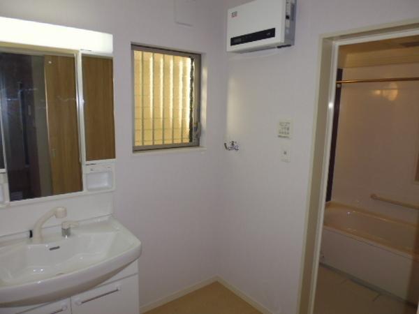 Wash basin, toilet. Dressed also smoothly with wash basin with shower