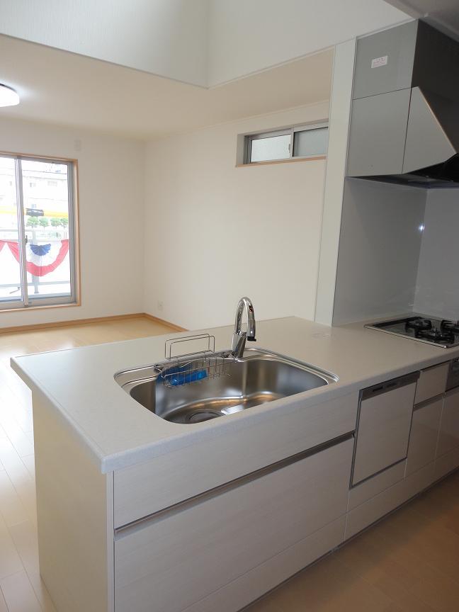 Same specifications photo (kitchen). Image Photos