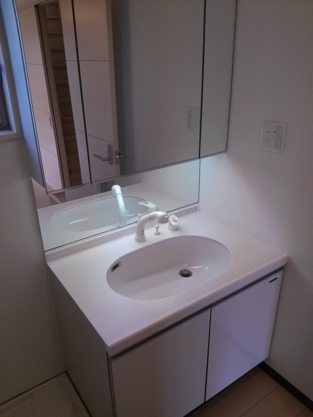 Wash basin, toilet. Indoor (11 May 2013) Shooting