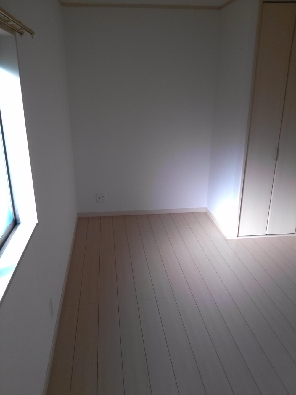 Non-living room. Indoor (11 May 2013) shooting, "the third floor west Western-style"