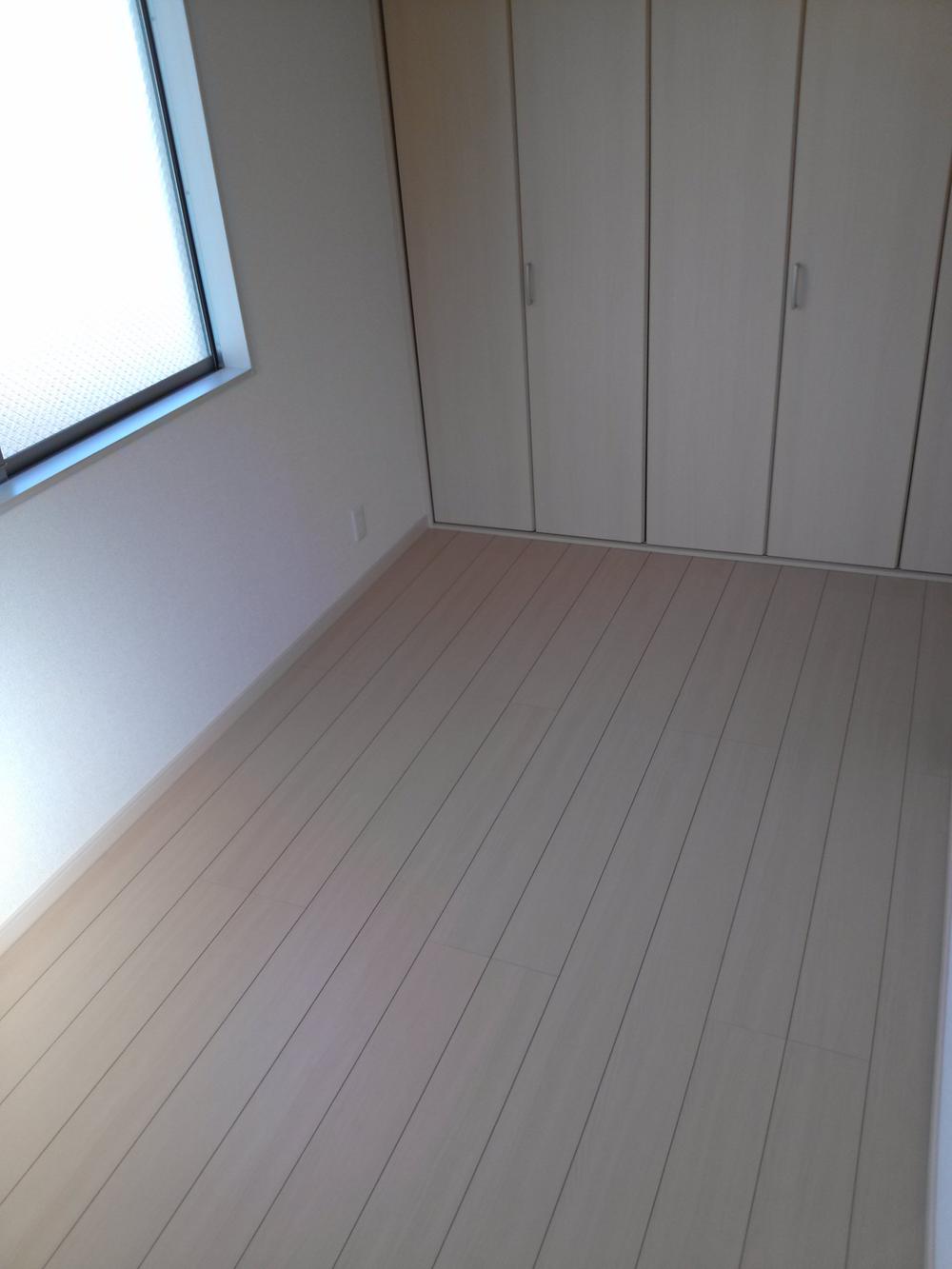 Non-living room. Indoor (11 May 2013) shooting, "the third floor north side Western-style"