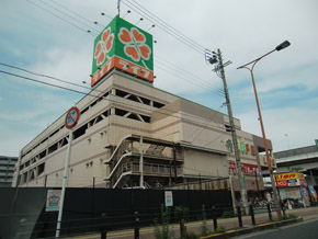 Shopping centre. Life Kireuriwari first floor of business hours 2179m grocery and the like are sold to the store 9:00 ~ 25:00(2, The third floor is doing till late as 21:00)