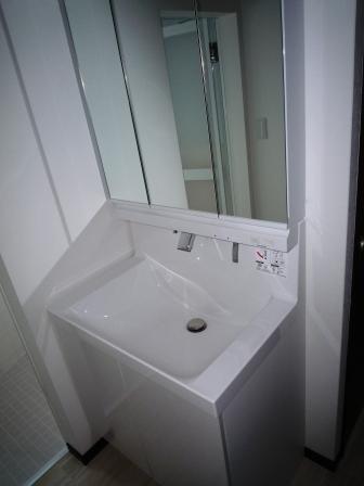 Wash basin, toilet. Indoor (12 May 2013) Shooting