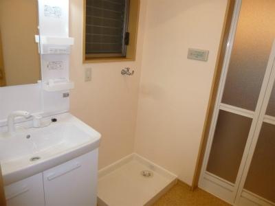 Wash basin, toilet. Indoor (11 May 2013) Shooting