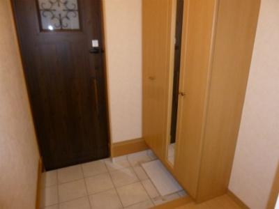 Entrance. Local (11 May 2013) Shooting