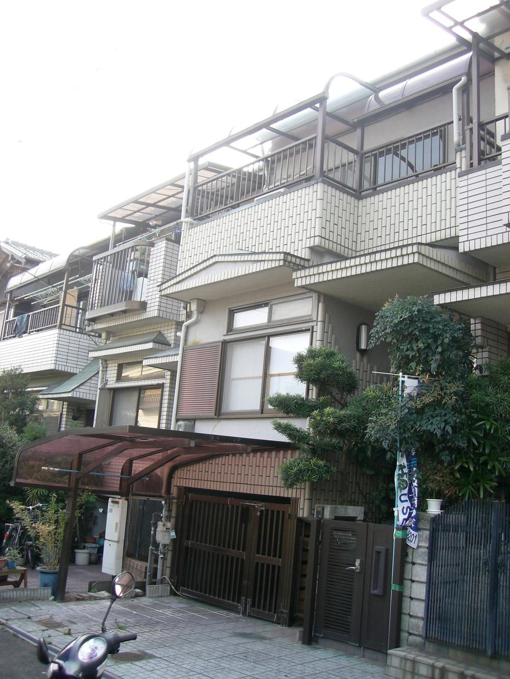 Local appearance photo. Local (12 May 2013) Shooting