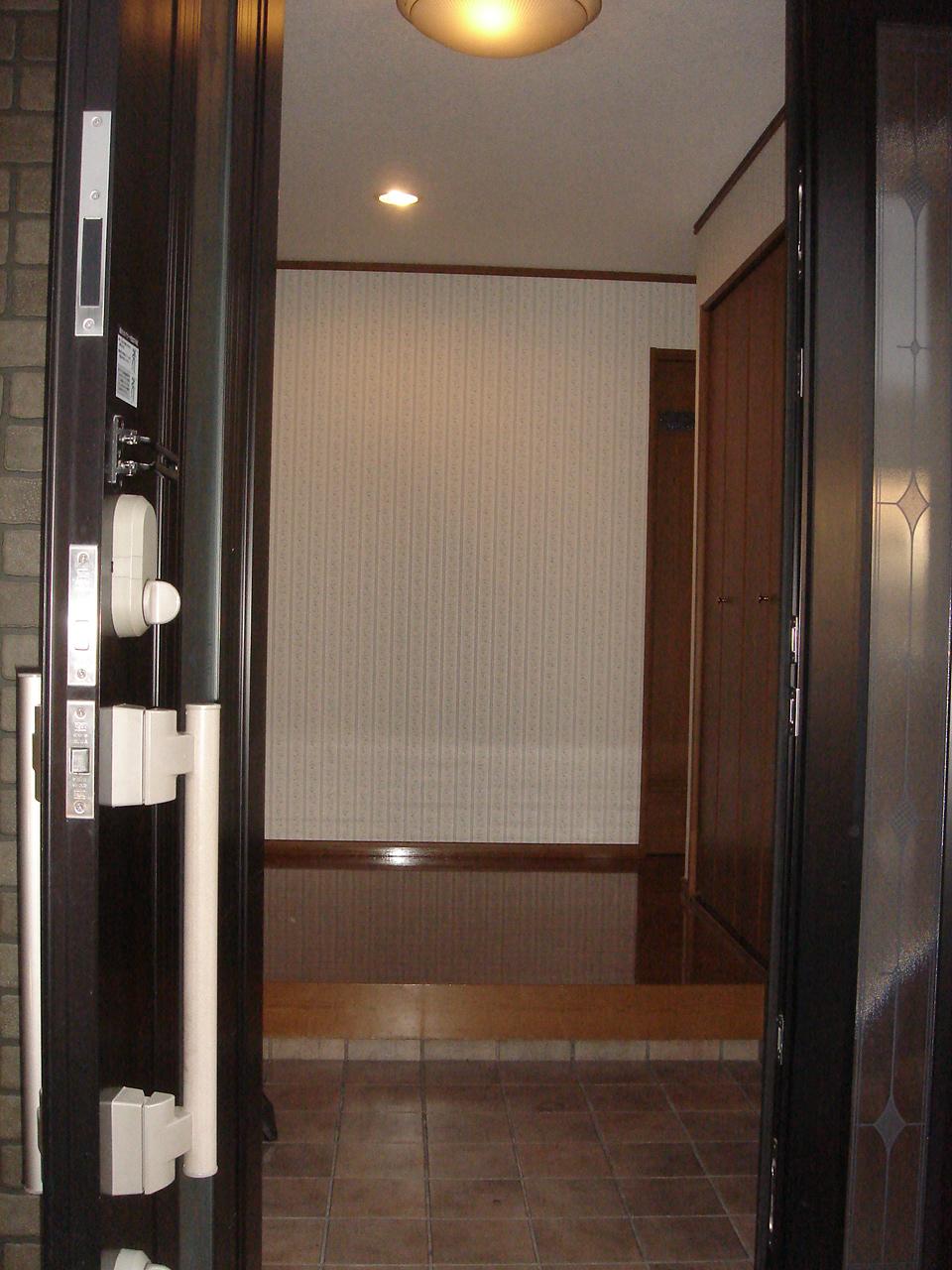 Entrance. Local (12 May 2013) Shooting