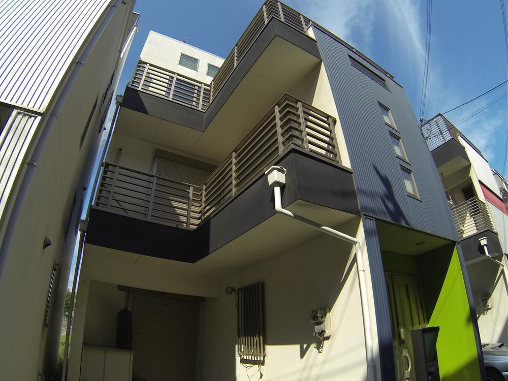 Local appearance photo. Stylish appearance