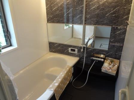 Bathroom. Indoor (June 2013) Shooting Mirror of the horizontal tension ・ Please heal slowly tired, such as sitz bath.