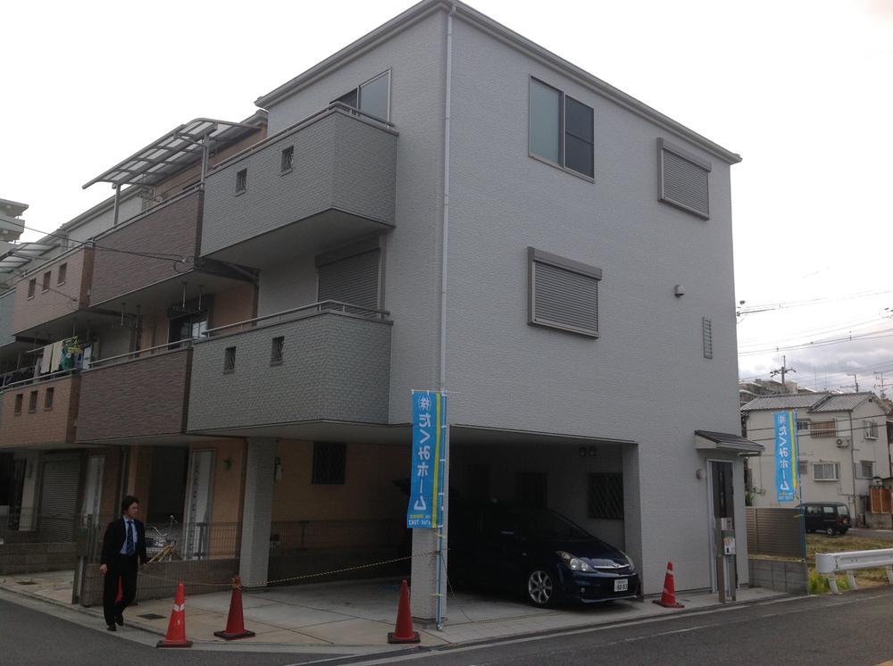 Local photos, including front road. Is a corner lot. 