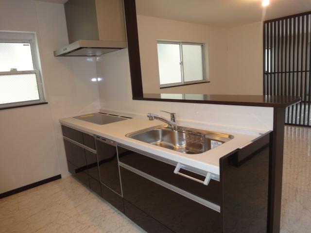 Same specifications photo (kitchen). Image Photos
