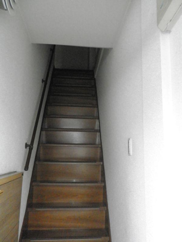 Entrance. Stairs to the second floor from the front door