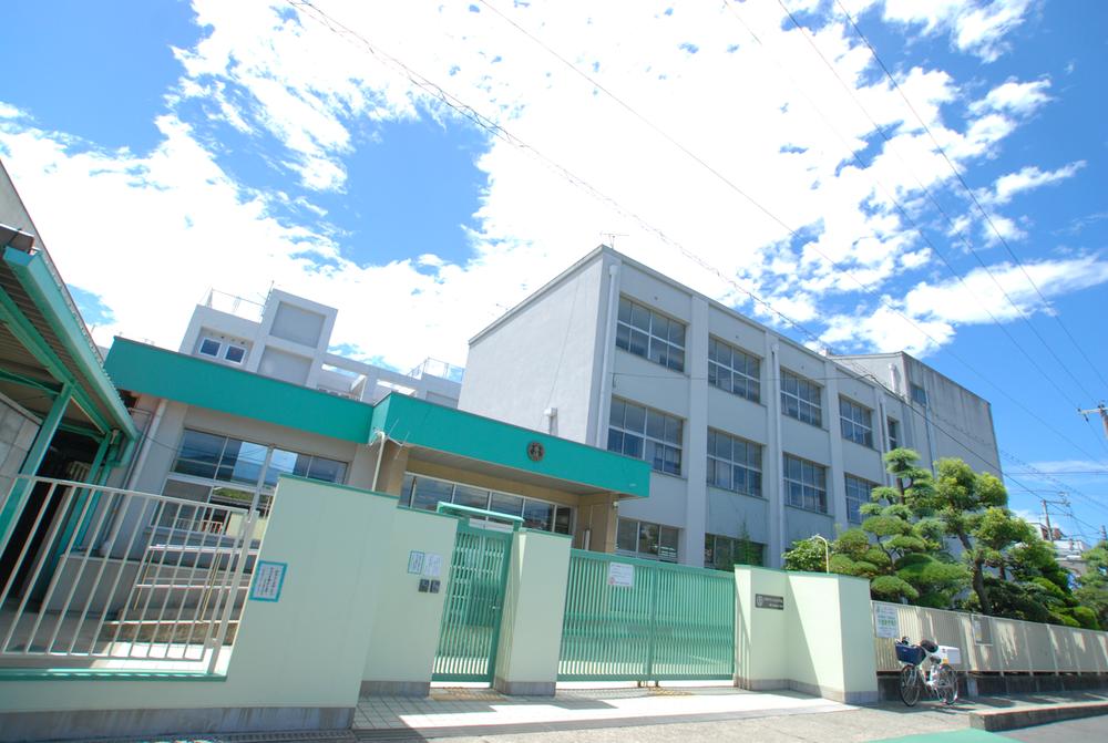 Primary school. Kire 700m up to elementary school