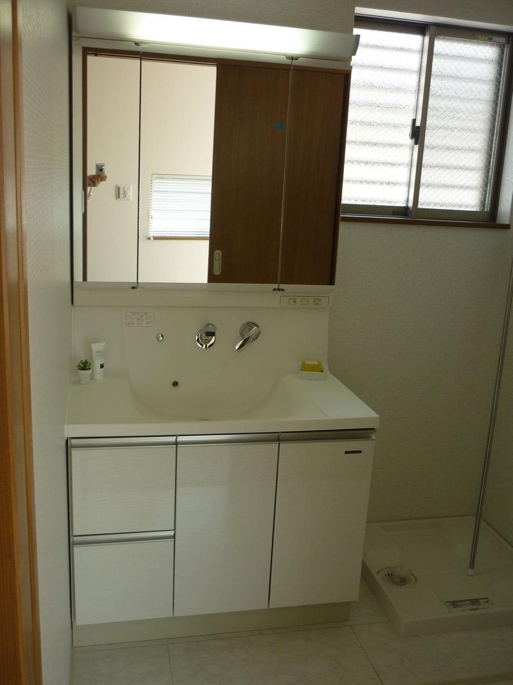 Wash basin, toilet. Indoor (July 2013) Shooting