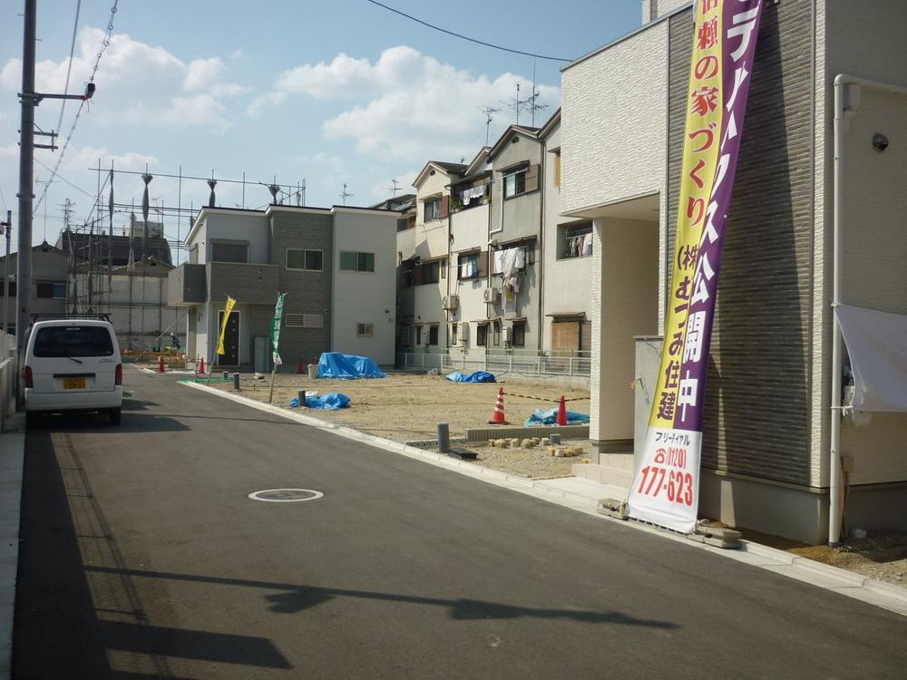 Local photos, including front road. All 9 compartment.