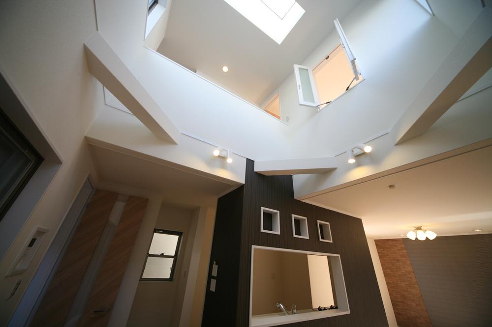 Building plan example (introspection photo). Large atrium is, It brings a sense of liberation in the mind of the family. Also, Because you can feel everyone's connection at any time, You can take the communication of nature and family.