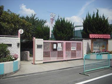 kindergarten ・ Nursery. Osaka Municipal Uriwari 400m to kindergarten