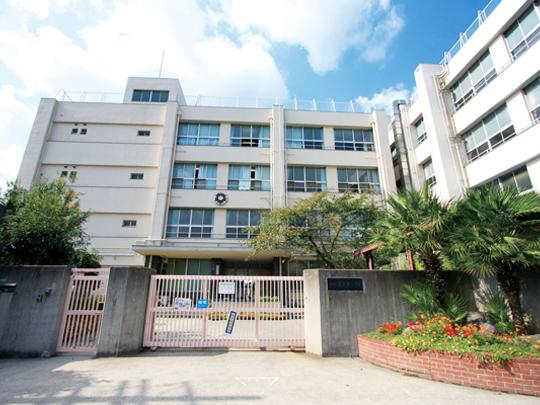 Other. Kamihigashi elementary school (elementary school) A 5-minute walk